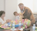 Kryeparlamentari Jakup Krasniqi priti fëmijët nga SOS Fshati