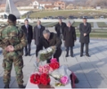 Kryekuvendari Jakup Krasniqi b&euml;ri homazhe te varri i Komandantit Legjendar, Adem Jashari