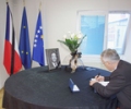 Kryekuvendari Krasniqi u n&euml;nshkrua n&euml; librin e zis&euml; n&euml; Ambasad&euml;n e &Ccedil;ekis&euml; n&euml; Prishtin&euml; 
