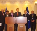 Kryeparlamentari Krasniqi dhe kongresist&euml;t amerikan&euml;, mbajt&euml;n nj&euml; konferenc&euml; shtypi