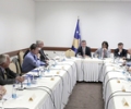 U mbajt tryeza politike Qasjet aktuale të pozitës dhe opozitës në Kuvendin e Kosovës
