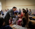  Në Ditën e Mësuesit, kryetari Veseli vizitoi Shkollën Fillore Ismail Qemali në Mitrovicë