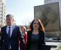 Kryetari Veseli bëri nderime dhe vendosi lule pranë Monumentit Heroinat