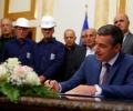 Kryeparlamentari Veseli nënshkroi Ligjin për Trepçën
