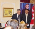 Kryekuvendari Krasniqi mori pjes&euml; n&euml; promovimin e librit Si u shkat&euml;rrua Jugosllavia, t&euml; autorit Stjepan Mesiq