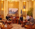 Kryekuvendari Krasniqi  priti ambasadorin jorezident n&euml; Kosov&euml;, z. Harri Sallmi